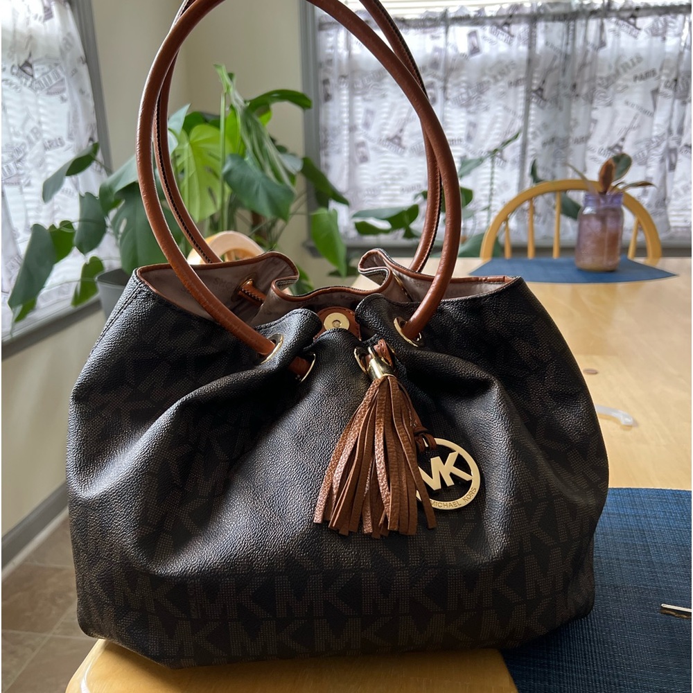 Micheal kors purse